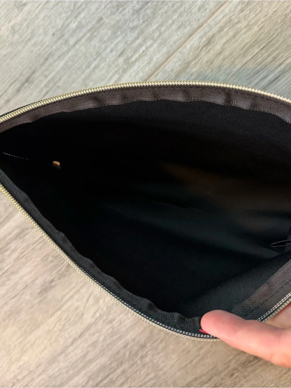 Tarte Black Neoprene Makeup Bag Pouch Gold Zipper Closure Travel Cosmetics